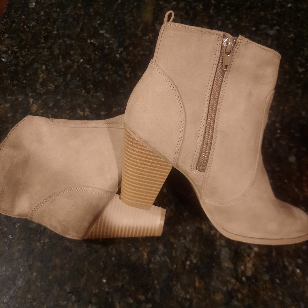 Express Boots Size 8